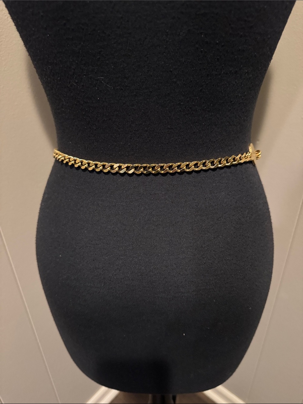 Gold tone “coin” chain belt. Adjustable size. New. - Picture 4 of 9